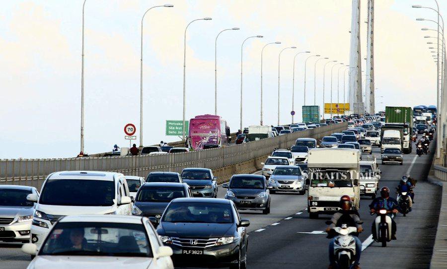 Penang government has implemented several short-term measures to overcome the problem of severe road congestion throughout the state. - NSTP file pic