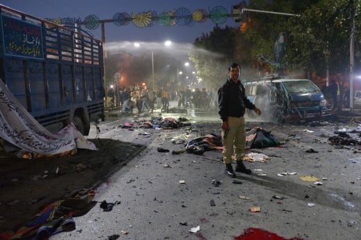 Eleven+people+have+been+injured+in+a+gas+explosion+in+a+guest+house+blast+in+Peshawar