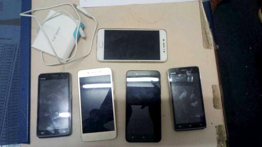 The three suspects, all 15 years of age, entered the premise at 10pm on July 7 through a window in the bathroom at the back of the shop and escaped with five mobile phones and a power bank. (courtesy of PDRM)