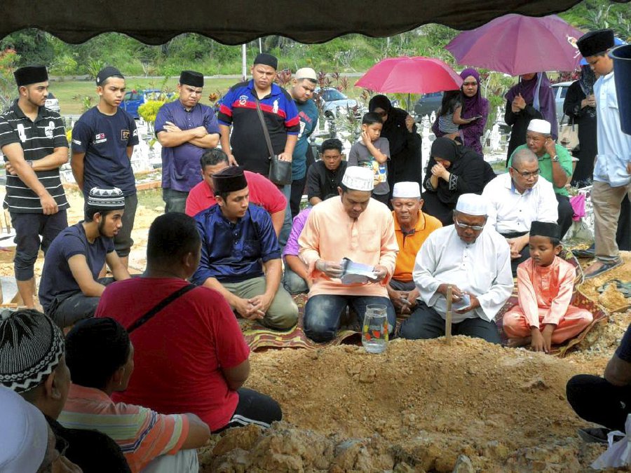 Former New Straits Times, Berita Harian and TV3 journalist Khalil Md Zain died early today of Stage Four lymphoma at his house in Taman Bukit Kelana, Senawang. (pix by KHAIRUL NAJIB ASARULAH KHAN)