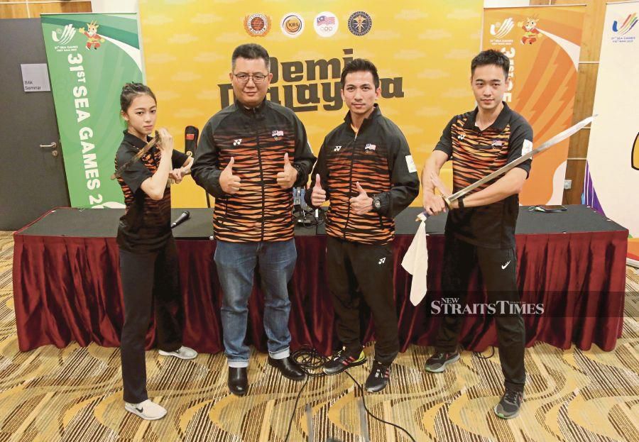 Wushu team manager Chong Fok Yan (second from left), national assistant coach Loh Choon How (second from right) with athletes Sydney Chin Sy Xuan (left) and Yeap Wai Kin at a press conference in Bukit Jalil yesterday. -NSTP/AMIRUL JOHARI