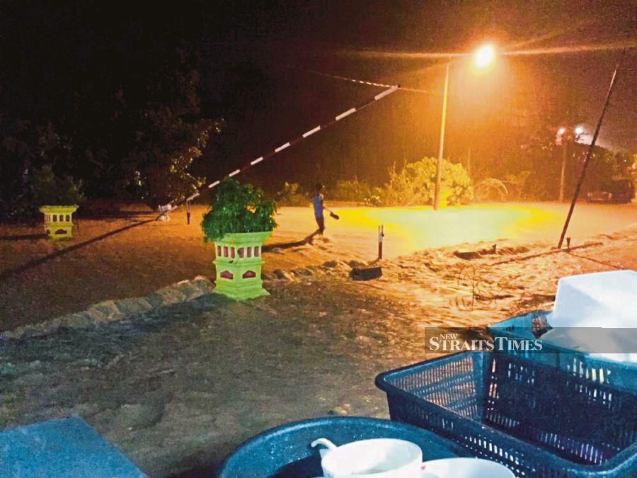 Flash floods in Paloh were caused by the poor drainage system in the area, said a Fire and Rescue Department spokesman. 