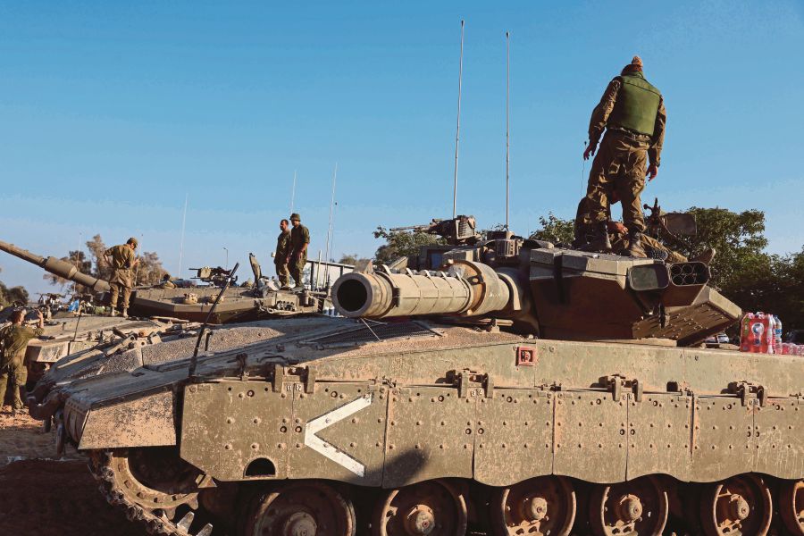 The Merkava IV tank, Israel's main asset for the ground offensive