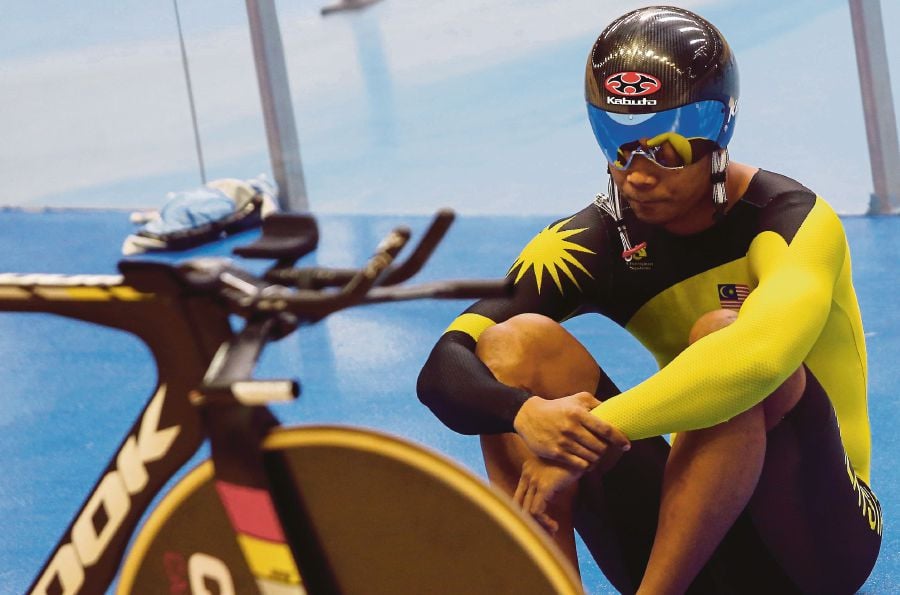 Muhammad Shah Firdaus (Pic) together with his brother, Muhammad Ridwan Sahrom failed to get past the first round repechage in the three-day competition held in Hong Kong Velodrome. NSTP FILE PIC
