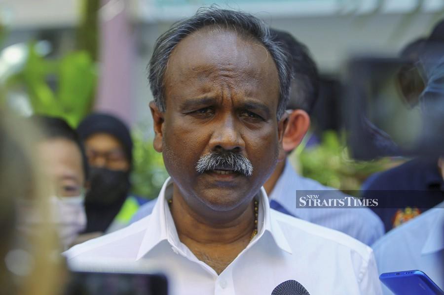 The Malaysian Anti-Corruption Commission (MACC) summoned Human Resources Minister V. Sivakumar today to aid in its investigations into alleged corruption relating to the recruitment of migrant workers. -NSTP file pic