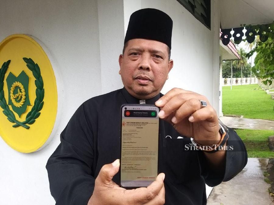 Perlis Parti Pribumi Bersatu Malaysia (Bersatu) chief Abu Bakar Hamzah has waged 'war' against the leadership of Menteri Besar Mohd Shukri Ramli today for not appointing him as the state executive councillor. NSTP/AIZAT SHARIF