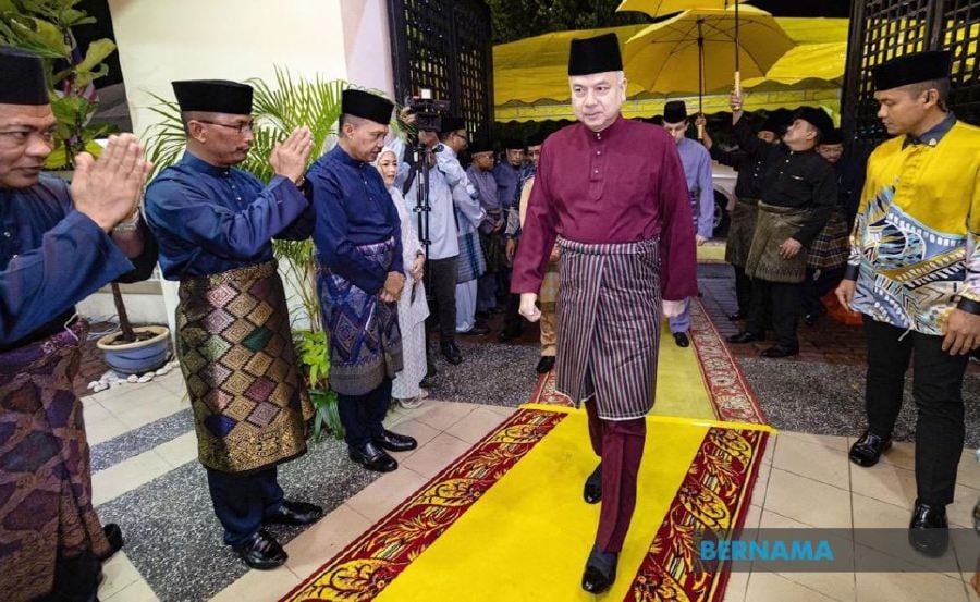 The Sultan of Perak, Sultan Nazrin Shah graced the official opening of the Abdul Rahman Auf Mosque in Taman Rapat Koperasi, here tonight (June 16). — Bernama