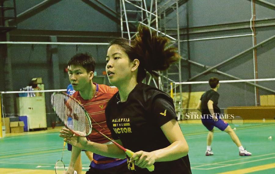 Endah parade badminton court