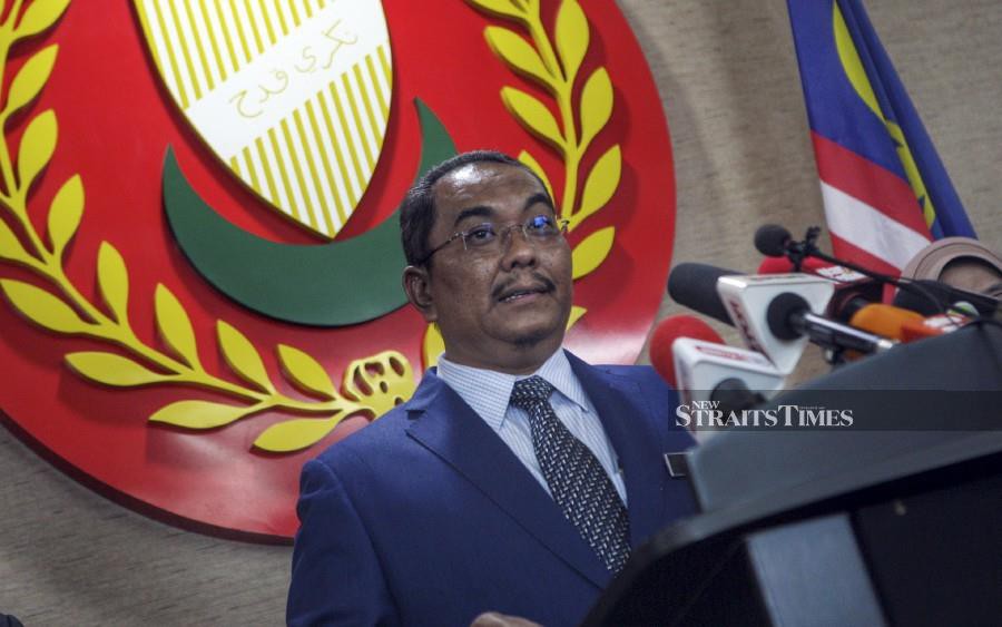Penang police have received instruction to issue a compound to Kedah Menteri Besar Muhammad Sanusi Md Nor for breaching Covid-19 standard operating procedures (SOP). -NSTP file pic