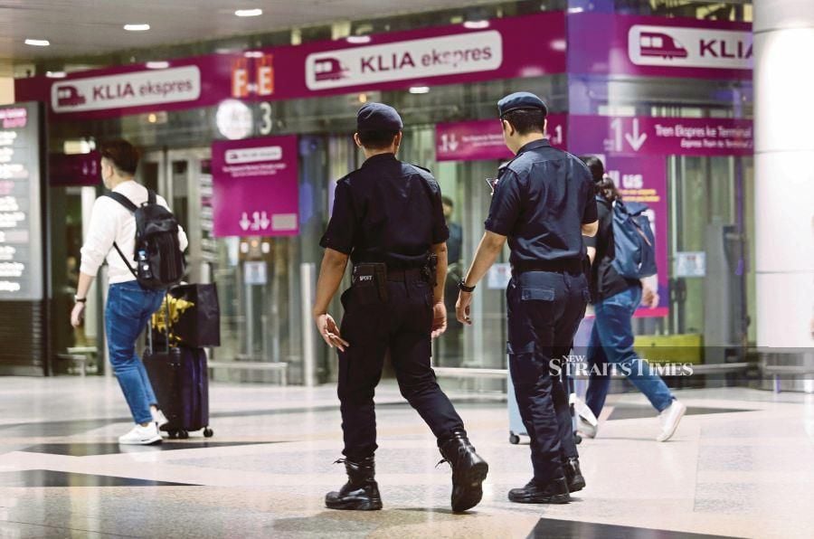 Authorities intensify patrol at KLIA follwing a shooting case recently. -- NSTP Filepic