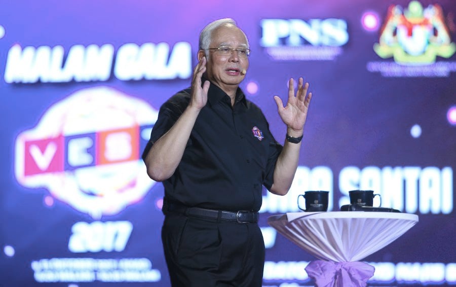 Prime Minister Datuk Seri Najib Razak speaks during the Bicara Santai Malam Gala Varsity Entrepreneurship Skills and Talents (VEST) 2017 at Universiti Kebangsaan Malaysia in Bangi. Pic by MOHAMAD SHAHRIL BADRI SAALI.