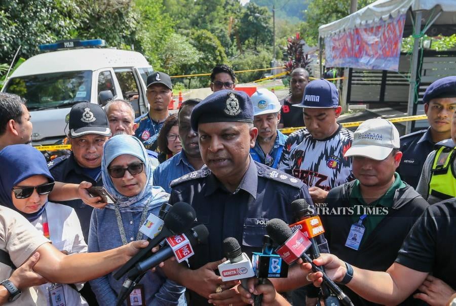 Serdang district police chief Assistant Commissioner A. A. Anbalagan said in the incident that occurred at 12.40am last Sunday, a 29-year-old woman was accessing the Serdang KTM via a pedestrian bridge when he was approached by an unknown man. NSTP/ASWADI ALIAS