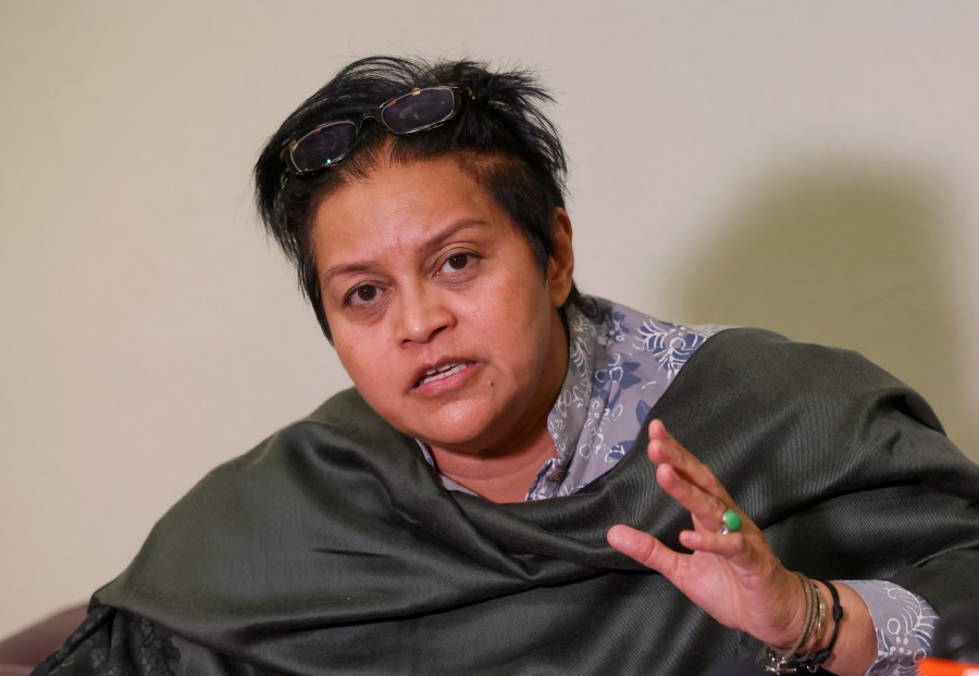 The Political Financing Bill should be brought back to the cabinet to obtain a new approval, said Datuk Seri Azalina Othman Said. -BERNAMA PIC