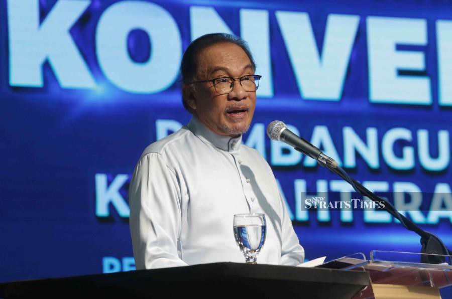 Prime Minister Datuk Seri Anwar Ibrahim said opposition lawmakers had criticised the government and accused it of being cruel for not approving projects proposed for their constituencies. -NSTP/SYAHARIM ABIDIN
