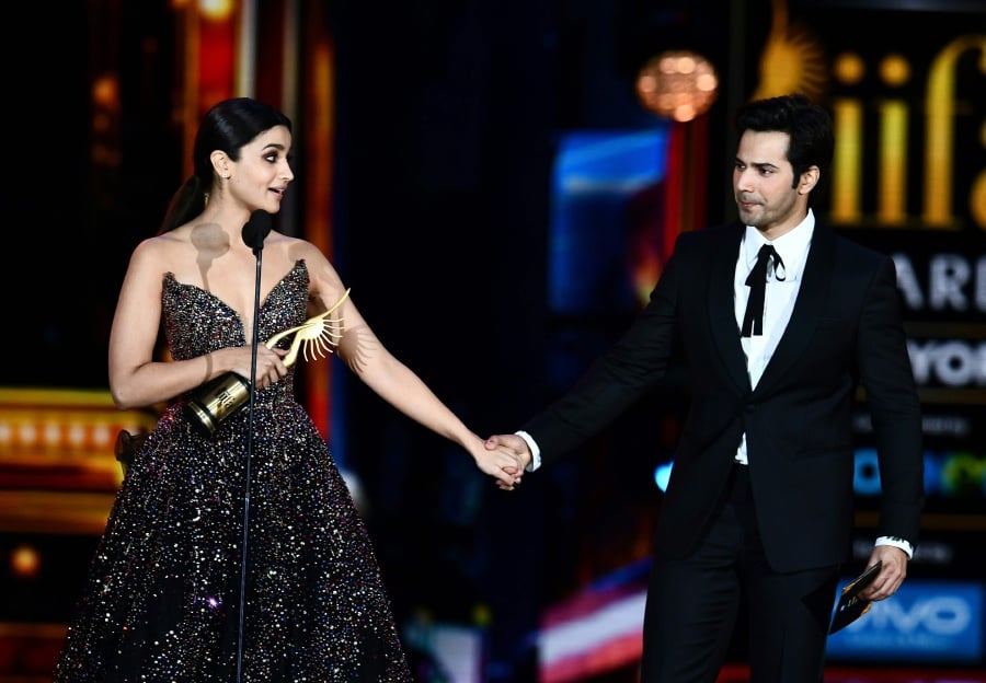 Bollywood's biggest stars shine at India film awards New Straits