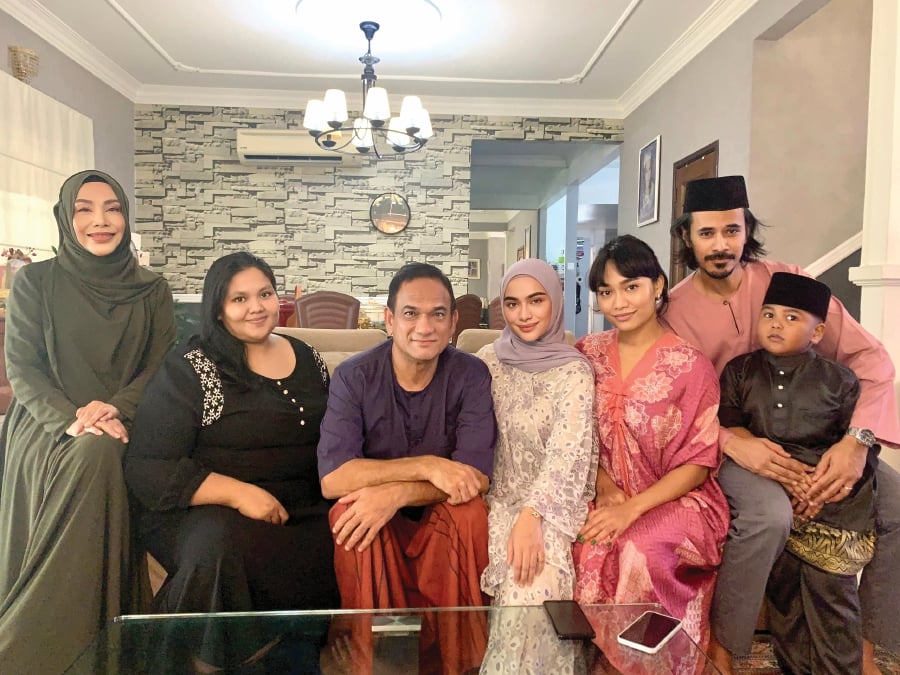 Kilafairy (centre) with her late mother Rohana Jalil (far left) and other members of her family. 