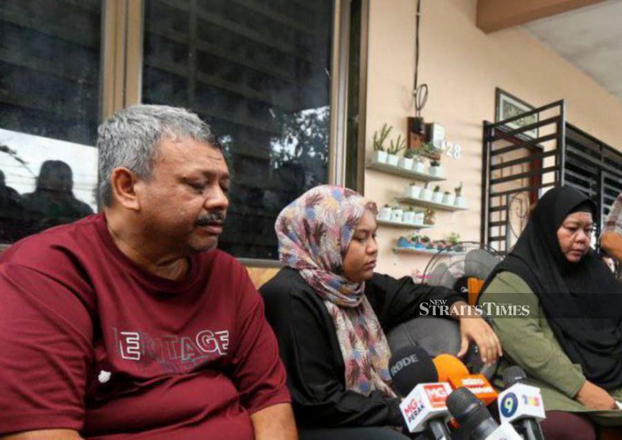 The father of 17-year-old student Muhammad Zaharif Affendi Muhd Zamrie who was killed in a road accident has not been able to eat since the incident two days ago. NSTP/L.MANIMARAN
