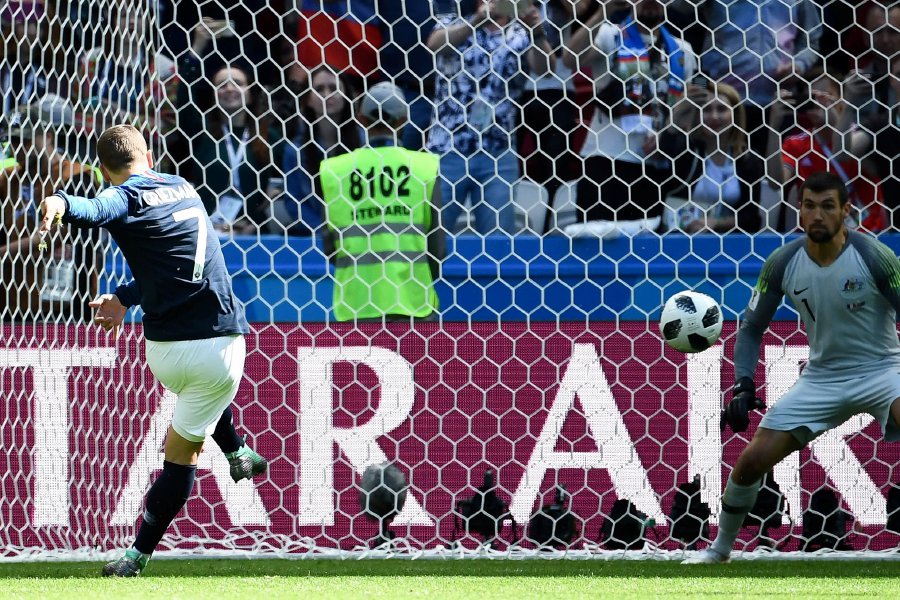 Griezmann hits historic VAR penalty as France squeeze past Australia ... - 17Griezmann3 1529151400