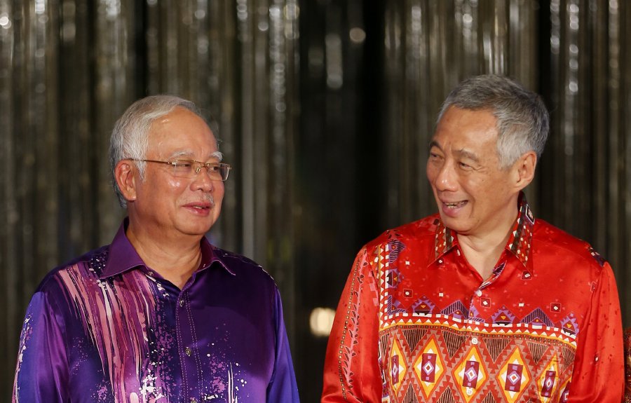 PM Najib starts retreat with meeting PM Lee at Istana ...