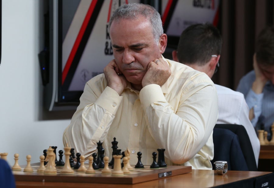 Grandmaster chess player Garry Kasparov contemplates his move during a match against fellow grandmaster Levon Aronian on day two of the Grand Chess Tour at the Chess Club and Scholastic Center in St. Louis on August 15, 2017. (AFP photo)