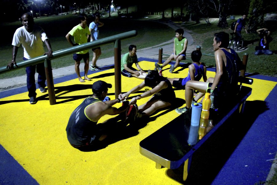 (File pix) Photo shows people exercising at a park. Archive image for illustration purposes only. Pix by Amir Irsyad Omar