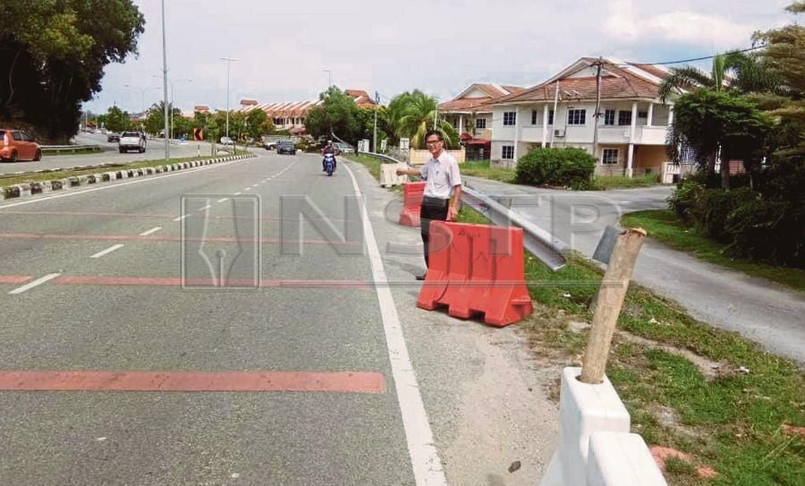 Four cars have skidded and crashed into the guard rails in Jalan Tok Adis, Kuala Ibai, near the Green Acres Golf and Country Club, in Kuala Terengganu since August. PIC BY ADRIAN DAVID