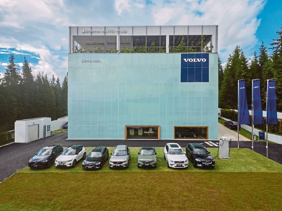 The showroom is located at the 55,000 sq ft purpose-built Wisma Sisma Auto building.