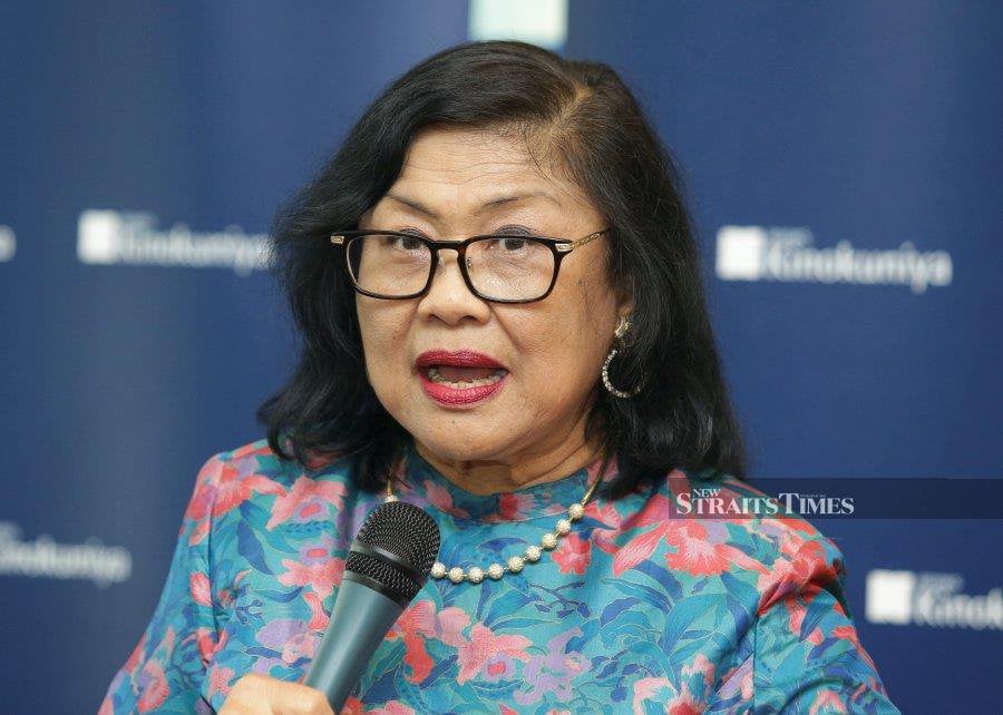 There must be a strong and serious commitment in the war against graft, putting the good of the nation before personal and party politics, says Rafidah.- NSTP/ AZIAH AZMEE