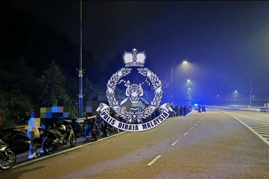 District police chief Assistant Commissioner Rahmat Ariffin said the operation carried out between midnight and 5am today saw 226 motorcyclists and their pillion riders’ documents checked, while 223 motorbikes were inspected. PIC COURTESY OF POLICE