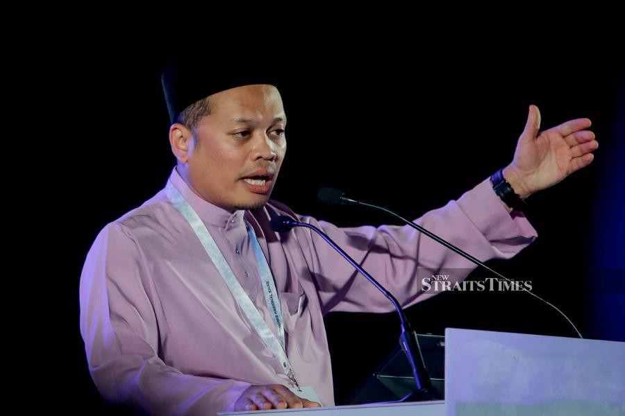 Nik Nazmi Kelantan Terengganu Deserve Better Leaders New Straits Times Malaysia General 2181