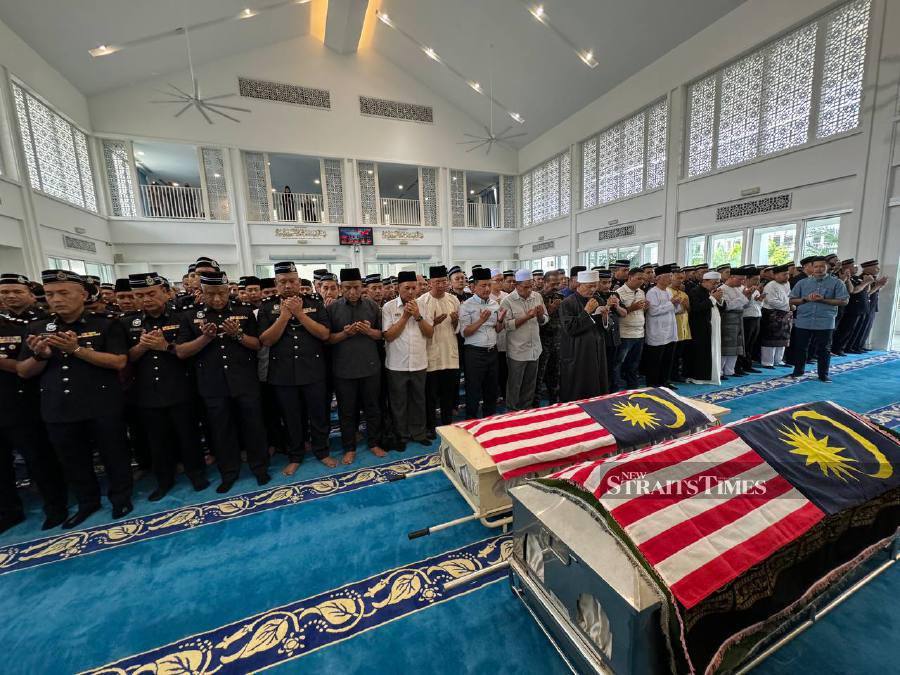 The funeral prayers for Constable Ahmad Azza Fahmi Azhar, 22, and Constable Muhamad Syafiq Ahmad Said, 24, who were killed in an attack at the Ulu Tiram police station yesterday, were held at the Johor police headquarters’ Masjid Tunku Laksamana Abdul Jalil this morning. NSTP/NUR AISYAH MAZALAN