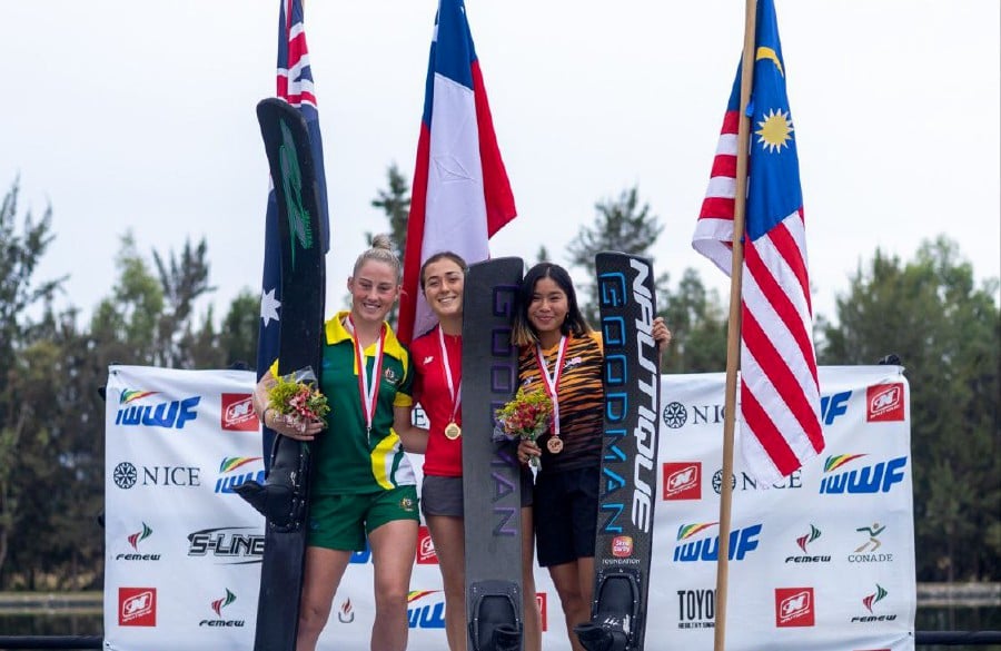 Aaliyah Yoong Hanifah (right) with her jump bronze medal at the Under-21 World Championships in Boca Laguna, Mexico, on Saturday.