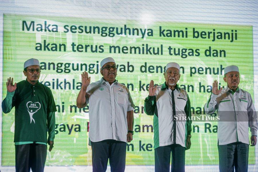 Kedah Pas has asked members and supporters of the party to remain calm and not be influenced by emotions following a report that caretaker menteri besar Datuk Seri Muhammad Sanusi Md Nor will be charged in court tomorrow. -NSTP file pic