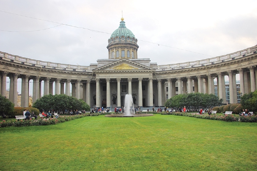 The Kazan Cathedral has a semi-circle colonnade facade which encircles a small garden.