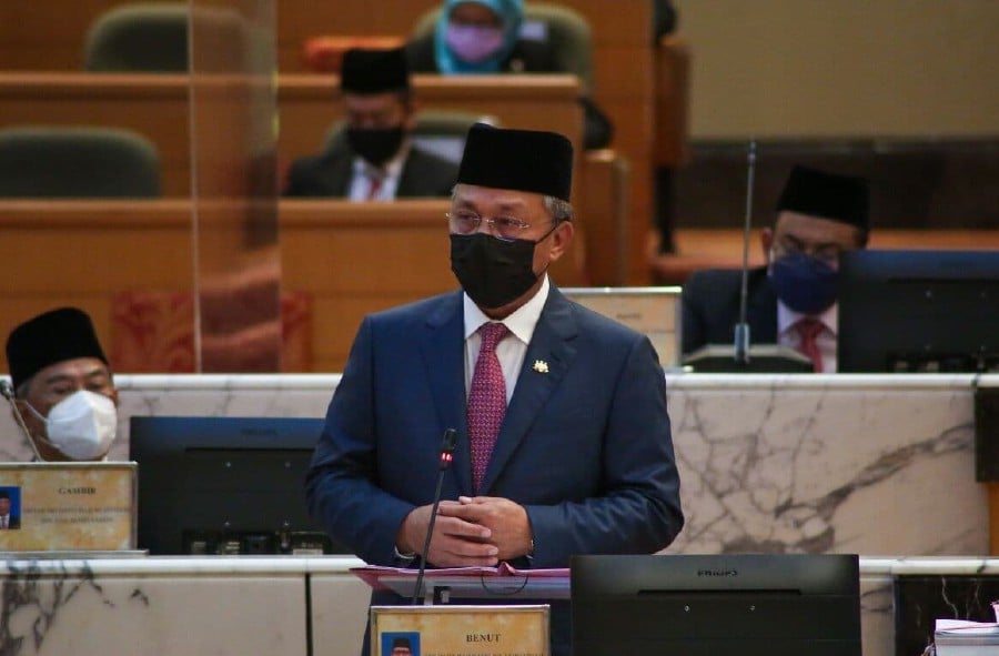 Johor Menteri Besar Datuk Hasni Mohammad today confirmed that the Vaccinated Travel Lane (VTL) via the Causeway and Second Link will be opened simultaneously with the VTL between Changi Airport and Kuala Lumpur International Airport (KLIA) on Nov 29. -Pic courtesy of MEDKOM