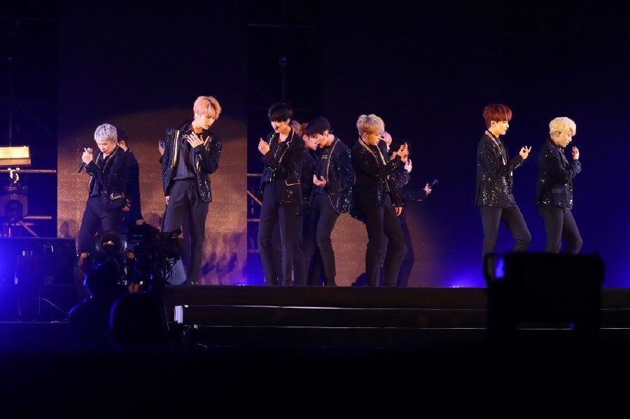 About 5,000 Seventeen fans had the time of their lives when the K-Pop boy group entertained them to the max during its three-hour concert here last night. (Pix courtesy of Fast Track Events)