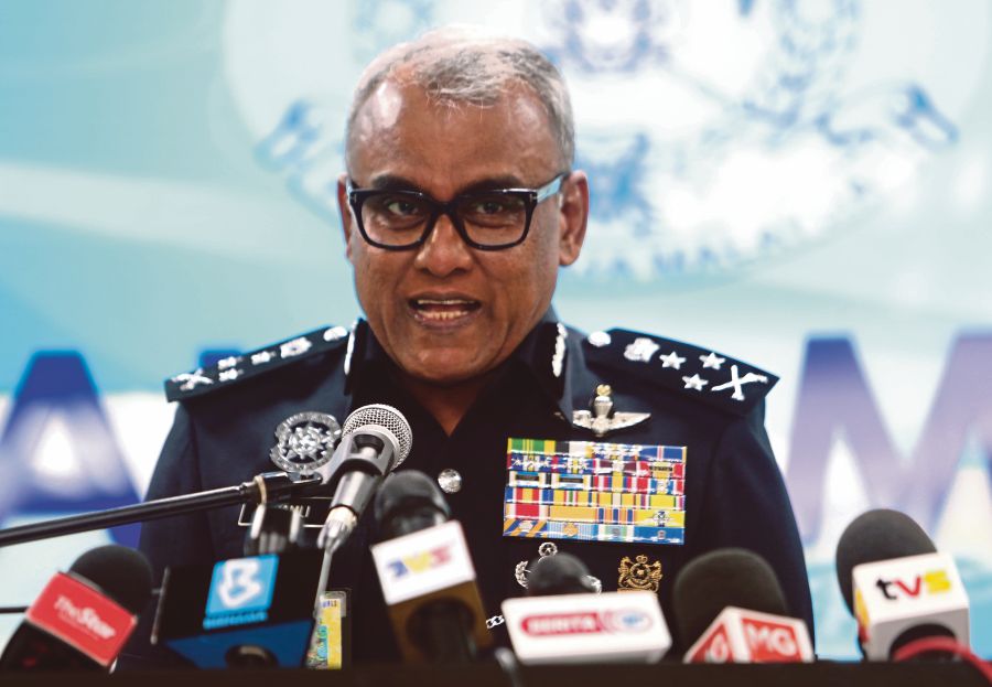 KUALA LUMPUR : Bukit Aman Commercial Crime Investigation Department director Commissioner Datuk Seri Ramli Mohamed Yoosuf said: “Investigations into the fraudulent green investment scheme and another case where a film producer was deceived over a housing project are ongoing. — NSTP FILE PIC