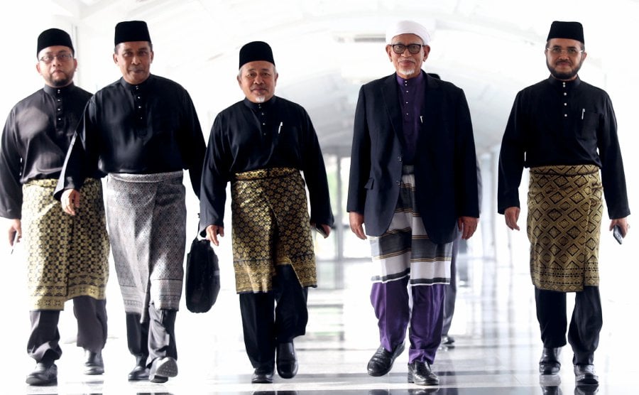 Hadi Says No To Pas Umno Merger