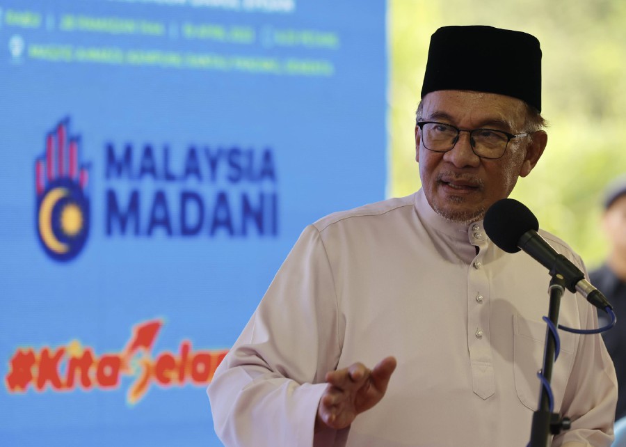 It is impossible to preserve the dignity of the people and make Malaysia a Madani nation if the people and country are unwilling to embrace change, says Prime Minister Datuk Seri Anwar Ibrahim. -BERNAMA PIC