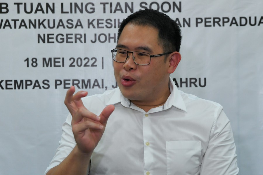 State Health and Unity Committee chairman Ling Tian Soon said although there are no specific figures on those who have moved to work in the republic, he believes the number is increasing every year. -BERNAMA PIC