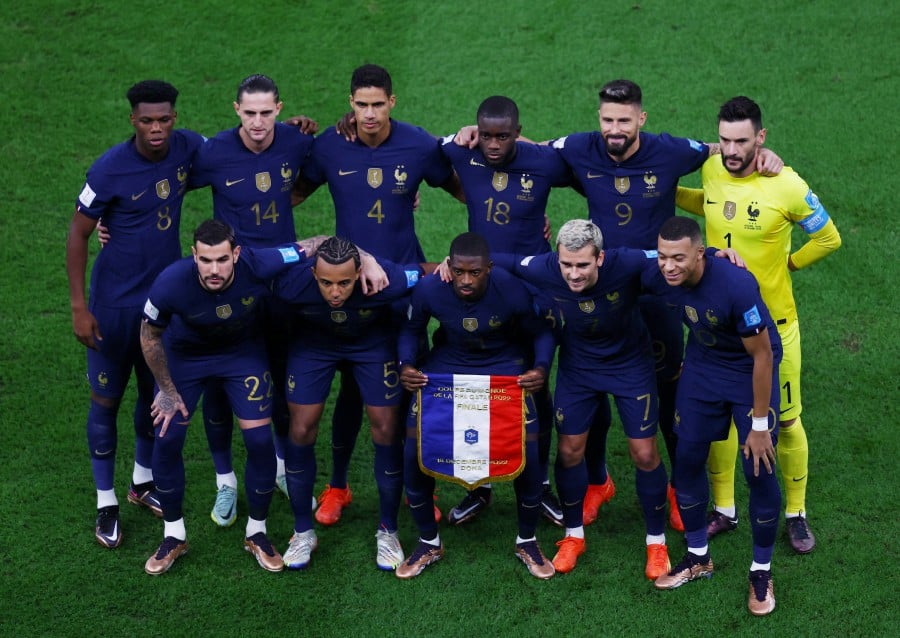 Soccer Football - FIFA World Cup Qatar 2022 - Final - Argentina v France - Lusail Stadium, Lusail, Qatar - December 18, 2022France players pose for a team group photo before the match REUTERS/Paul Childs