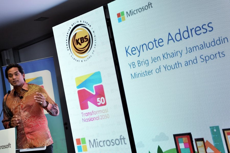Khairy Jamaluddin, today launched a partnership with Microsoft Malaysia to introduce several learning tools to be used at the Youth and Sports Skills Training Institute (ILKBS), as part of the 2050 National Transformation 2050 (TN50) initiative. (BERNAMA)