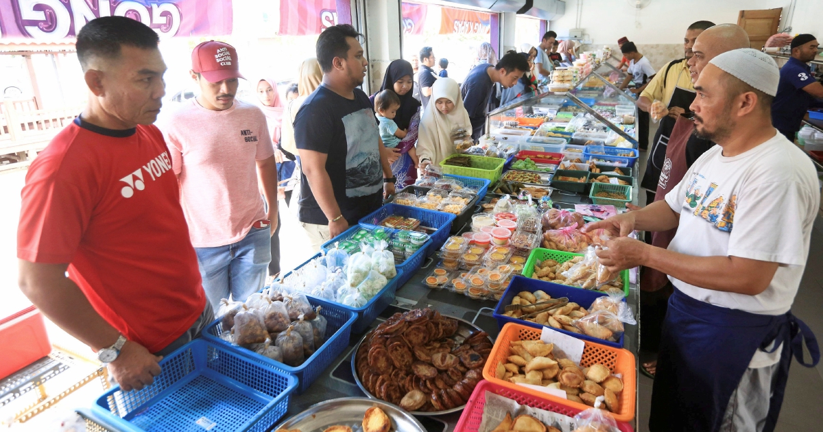 Diversity of kuih at Terengganu Traditional Kuih Bazaar 