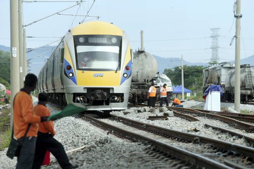 Gov't mulling more cargo rail lines to reduce traffic ...