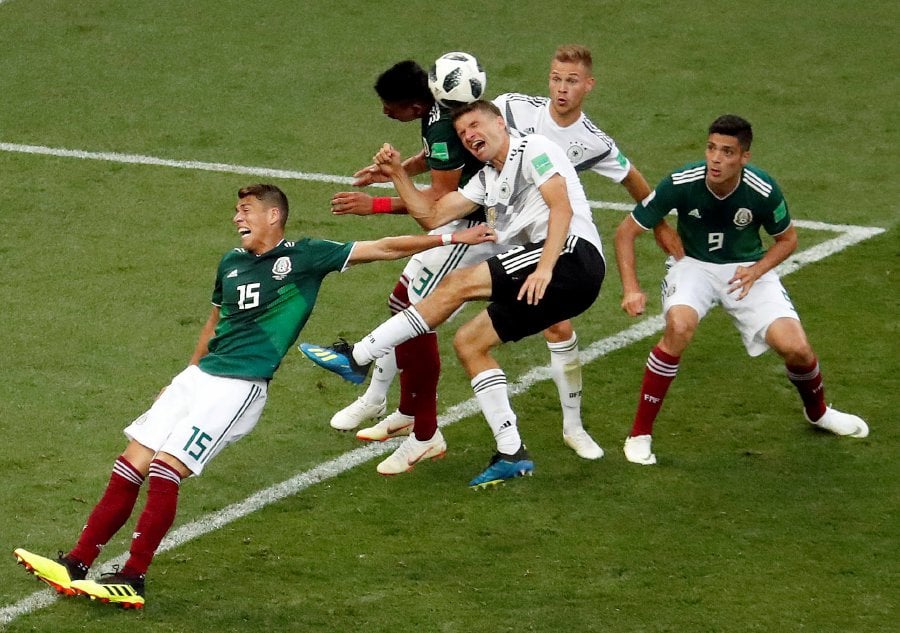 MOSCOW, RUSSIA - JUNE 17: Hirving Lozano of Mexico in action during the 2018  FIFA World Cup Russia group F match between Germany and Mexico at Luzhniki  Stadium on June 17, 2018