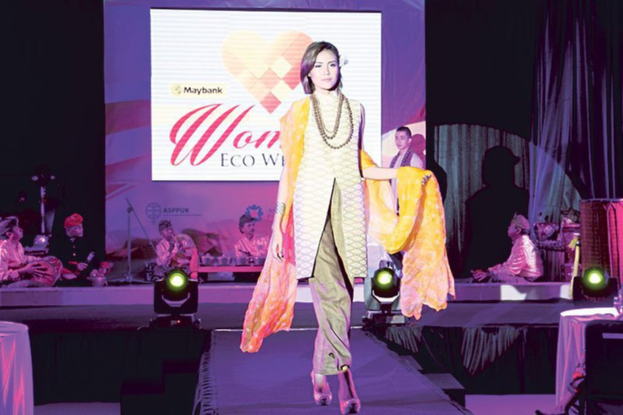 Handwoven fabric by eco-weavers are turned into modern fashion.