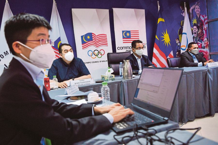 OCM president Tan Sri Norza Zakaria (second from right) at a press conference yesterday to announce the Sea Games date. Also present are OCM secretary-general Datuk Nazifuddin Najib (second from left), OCM chief operations officer Michelle Chai (left) and Vietnam Sea Games contingent head Datuk Hamidin Amin (right). - BERNAMA PIC 
