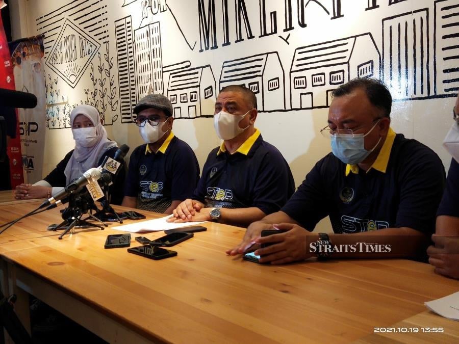 Perak Menteri Besar Datuk Saarani Mohamad (center) said the party is still awaiting further instruction from the party's leaders. -NSTP/MUHAMMAD ZULSYAMINI SUFIAN SURI