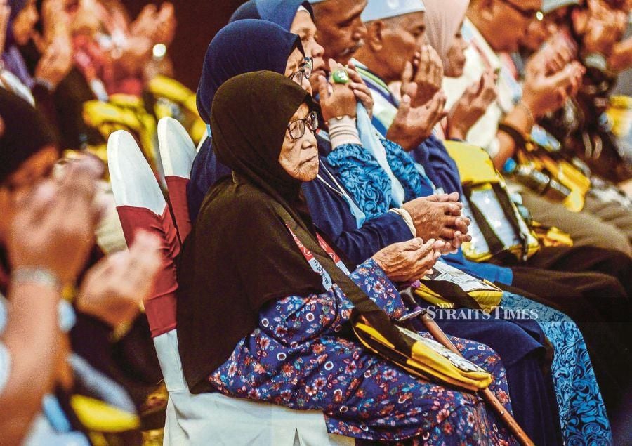Bedah Yaacob at Kompleks Tabung Haji, Bayan Lepas on Wednesday prior to her departure to Kuala Lumpur International Airport. (NSTP/SHAHNAZ FAZLIE SHAHRIZAL) 