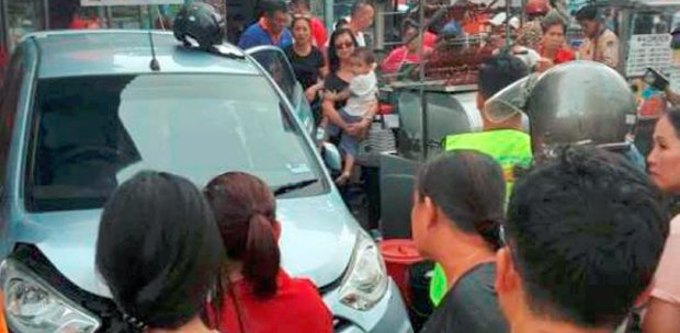 Hungry Customers Flock To Bandar Baru Uda Food Stalls To Be Served By Ghosts New Straits